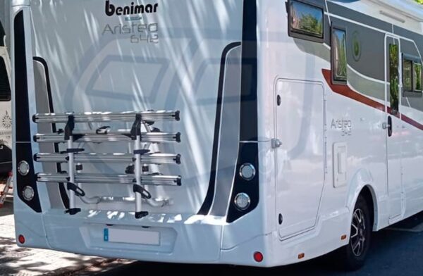 Decoración autocaravana Benimar Aristeo 642
