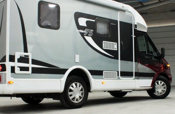 Decoración autocaravana Dethleffs 75