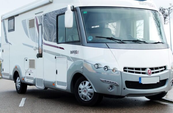 Decoración autocaravana Benimar 8090DF